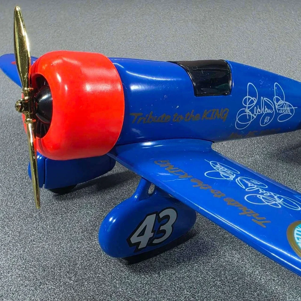 Richard Petty Tribute to the King Hooters 500 Airplane Blue Excellent 43 Decor